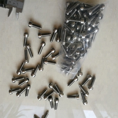 Facile à installer et durable M7 * 24 mm boulons de bord en titane pour finition naturelle standard BBS DIN