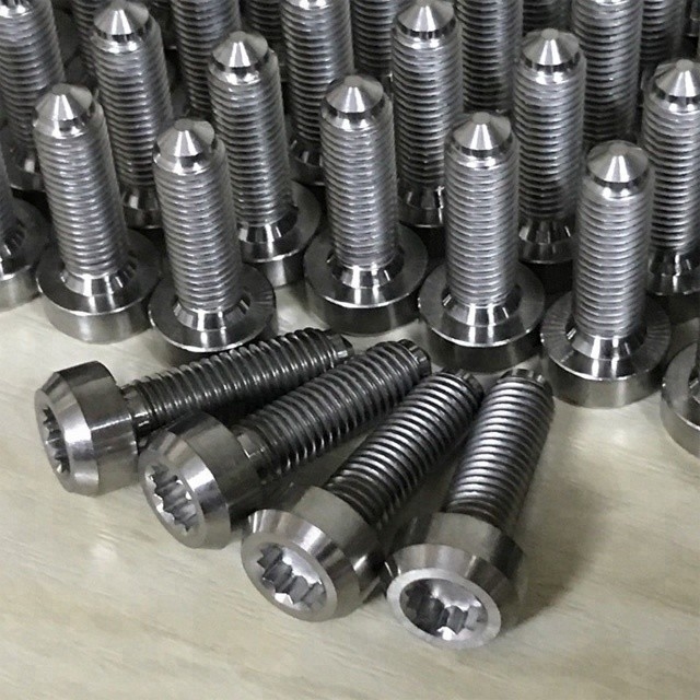 6AL-4V alliage de titane M7*1.0 Boulons à jante partagée pour BBS Finition naturelle 24.5mm Prêt à expédier